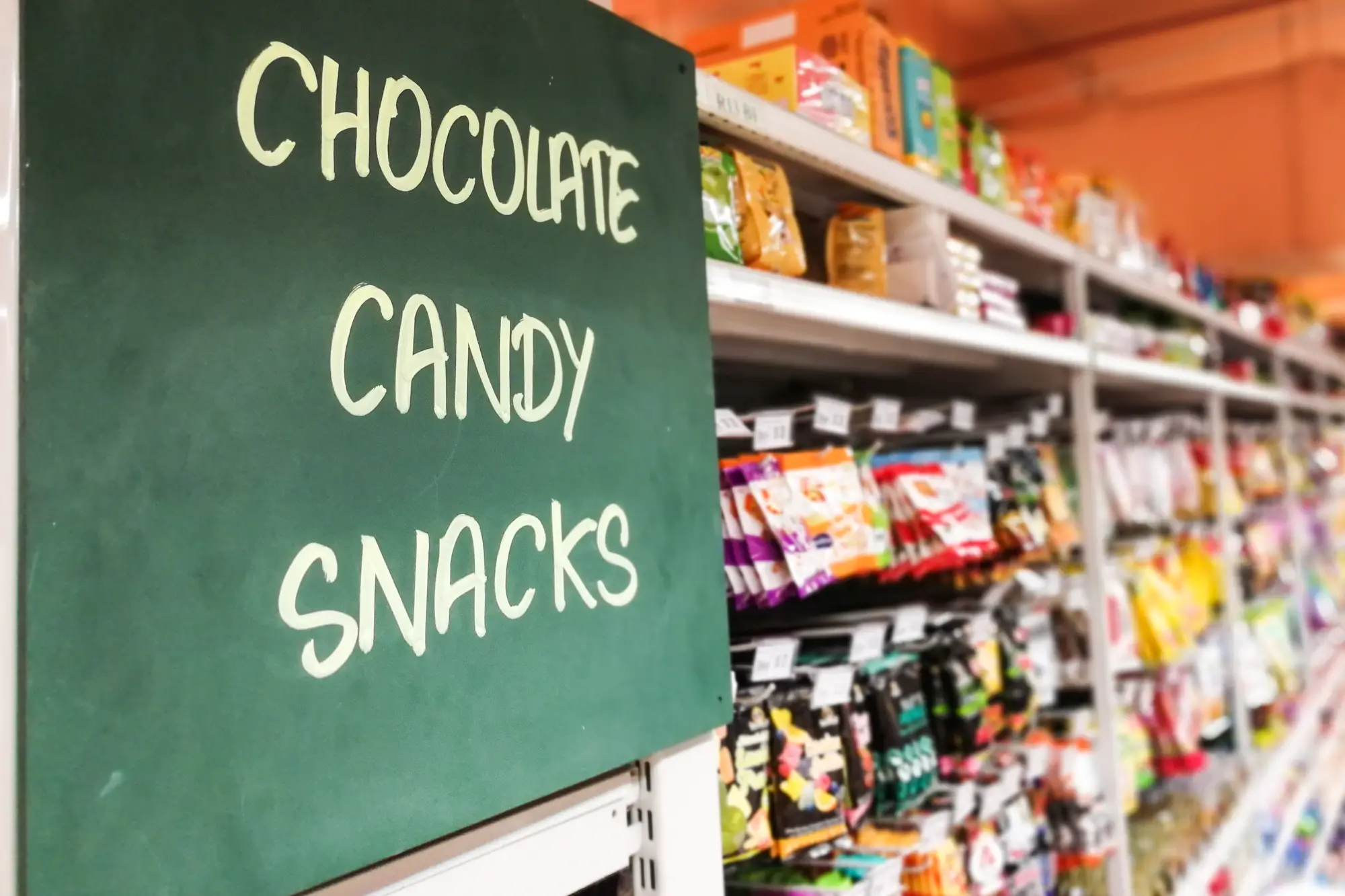 Read more about the article The BEST Keto Snacks at Grocery Stores (20+ Take-and-Go Snacks!)